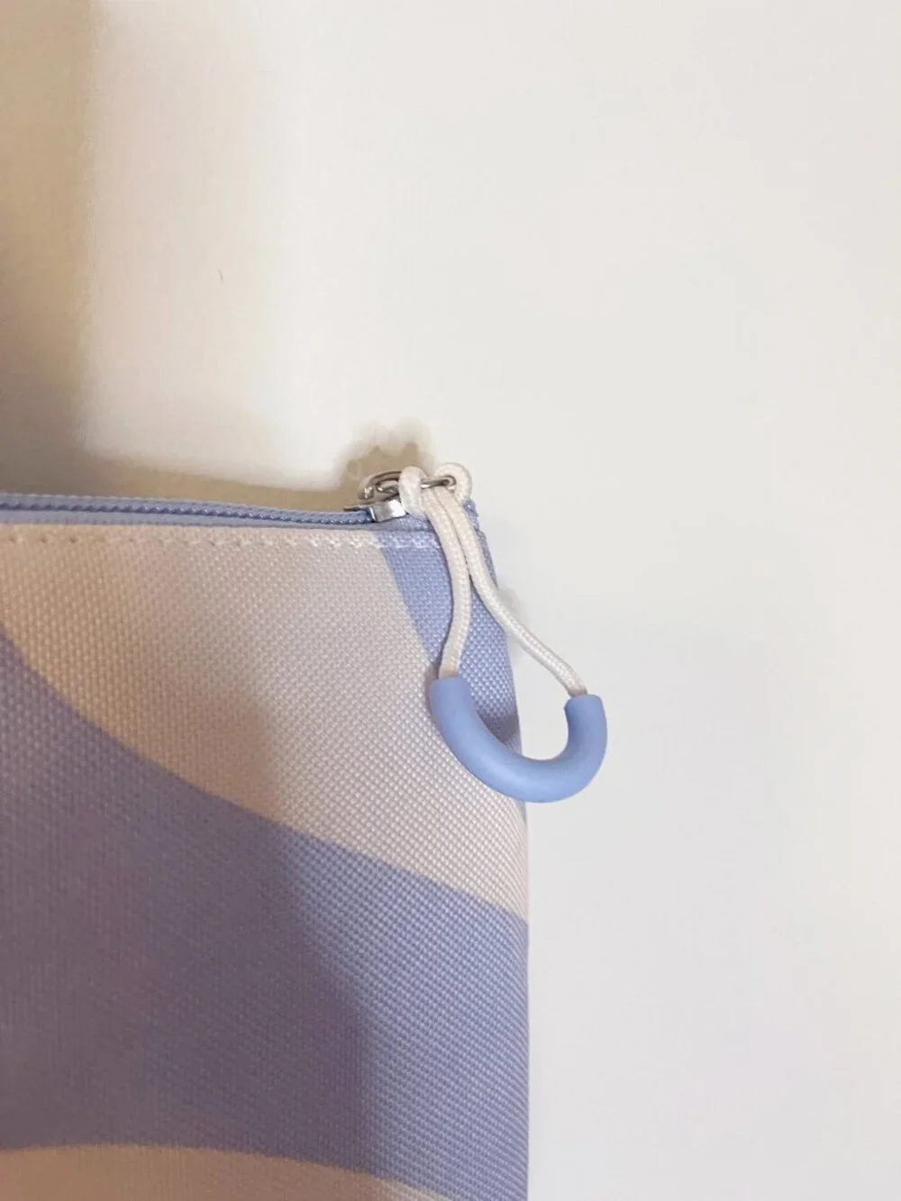 NWT Ulta Beauty Insulated Cooler Tote Bag Blue White Zip Top Beach Travel